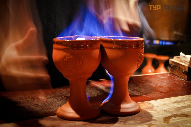 Средневековая ярмарка. Горящий Feuerzangenbowle.